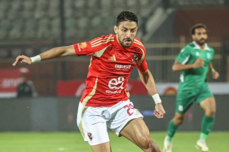 طاهر محمد طاهر لاعب الأهلي